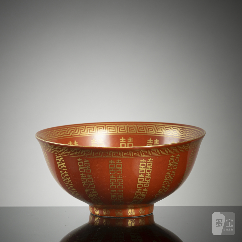 An iron red and gold painted porcelain bowl with 'shuangxi' decoration